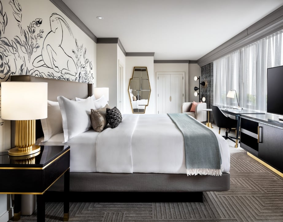 Side view of downtown Chicago suite with sitting area and desk