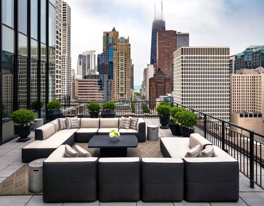 Comfortable outdoor seating and couches on a rooftop patio in downtown Chicago in The Gwen.